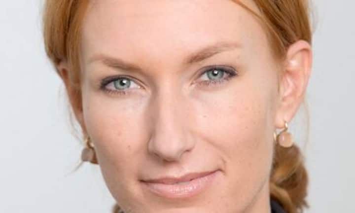 Dagmar Maria Kamber Borens, 39, Designierte Regional CFO Asia/Pacific, UBS, Singapur: Seit 1999 arbeitet die promovierte
Juristin für die UBS und
hat es dort bis zur Chief of Staff
des Group Chief Financial
Officer geschafft, in einer Division
mit 2800 Mitarbeitern.
Nun steht sie vor einem weiteren
Karriereschritt. Anfang September
tauscht Kamber Borens ihre
Stabfunktion gegen eine neue
Rolle ein: Sie wird als Regional
CFO Asia/Pacific Chefin von
500 Mitarbeitern. (Bild: PR)