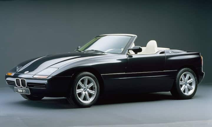 Der BMW Z1 ist mit seinen versenkbaren Türen ein besonderer Sportwagen. Der Mut, den die BMW-Führungsspitze Anfang der neunziger Jahre bewies, wird heute von Sammlern auf der ganzen Welt honoriert. Gute Exemplare sind aktuell nur sehr schwer zu finden.