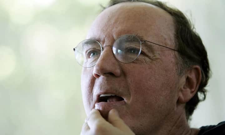 Platz 7: James Patterson James Patterson zählt zu den internationalen Bestsellerautoren. Seine Bücher wurden über 100 Millionen Mal verkauft und in 40 Sprachen übersetzt. Dies macht sich auch in seinem Gehalt bemerkbar. Im vergangenen Jahr scheffelte der 68-jährige 89 Millionen Dollar.