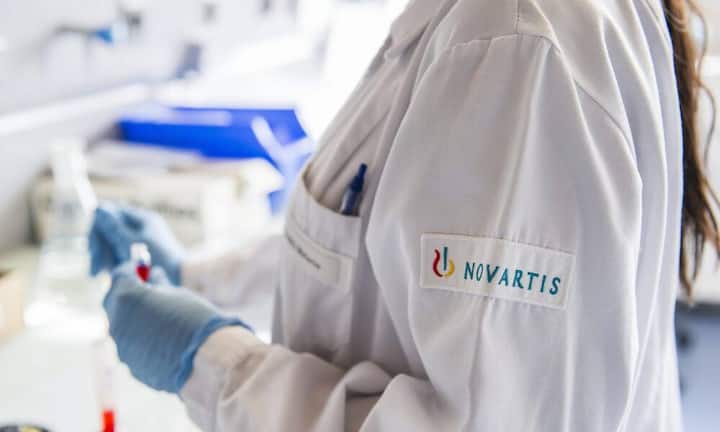 Platz 1: NovartisWertschöpfung 2014: 45,8 Milliarden Franken CEO Joe Jimenez kletterte mit Novartis nach einem zweiten Rang im Vorjahr an die Spitze der Top-100-Firmen. Novartis’ Rekord-Wertschöpfung spült den Konzern auch im Langfristvergleich nach vorne; neu führen die Basler die Fünfjahrestabelle an und bugsierten sich damit an Leader Nestlé vorbei. Bilder: Keystone