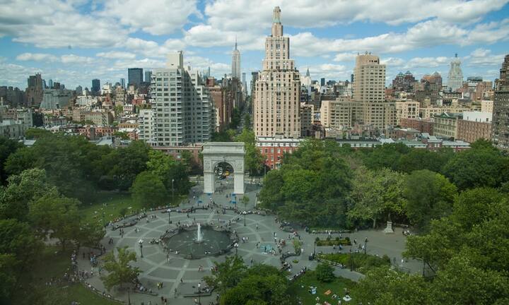 Platz 5: New York University Die Universität ist die grösste private Universität der Vereinigten Staaten mit insgesamt mehr als 54'000 Studenten. Die Schauspieler Angelina Jolie und Woody Allen sowie Regisseur Martin Scorsese gehören zu den Absolventen, von denen ingsesamt 860 sehr reich sind.Doc Searls/Flickr/CC