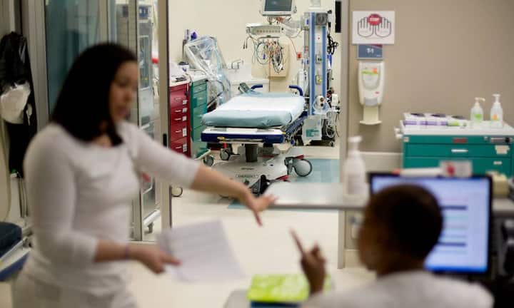 Sein Masterplan für das Gesundheitswesen: «Wir müssen Obamacare aufheben, und es kann - und - und es kann mit etwas viel Besserem für alle ersetzt werden. Lass es für alle sein. Aber viel besser und viel weniger teuer für die Leute und für die Regierung. Und wir können es tun.»