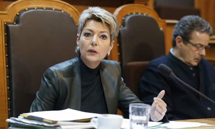 Die Ständerätin und FDP-Frau Karin Keller-Sutter wünscht Raggi ein Gelingen ihres Vorhabens, Rom zu sanieren. Sie müsse alles daran setzen, die Erwartungen der Römerinnen und Römer zu erfüllen.