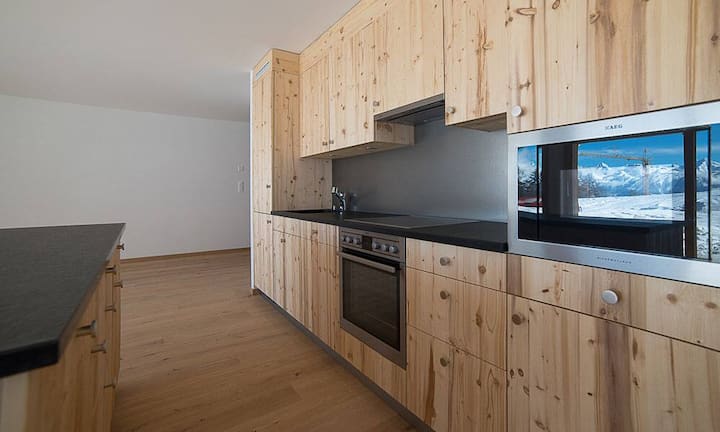 Bei der Innenausstattung wurden traditionelle Baumaterialien mit modernsten Geräten kombiniert.