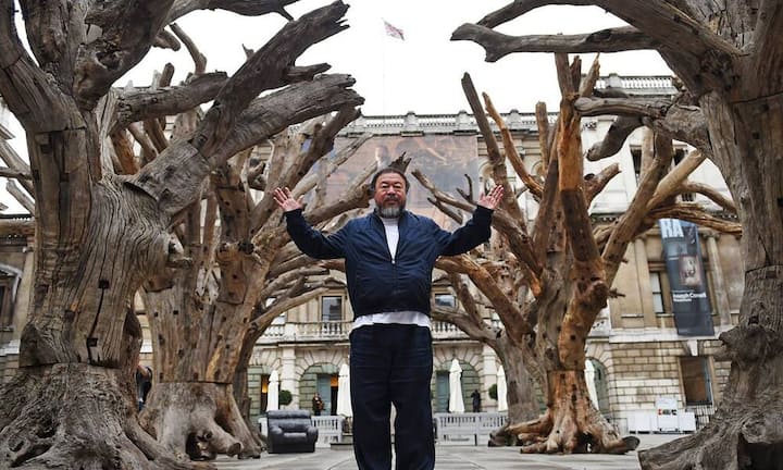 Platz 2: Ai WeiweiDer chinesische Künstler ist für seine Installationen bekannt, er arbeitet auch mit Video und Fotografie. Internationale Bekanntheit erlangte er als politischer Aktivist.