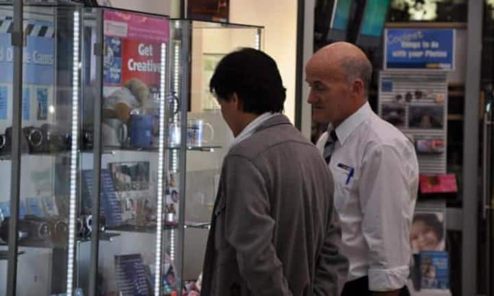 Verkaufsangestellte im Detailhandel
Selfscanning und Informationsplattformen machen Verkaufsberater sowie ein Grossteil der Detailhandelsangestellten überflüssig.
avlxyz/flickr/CC