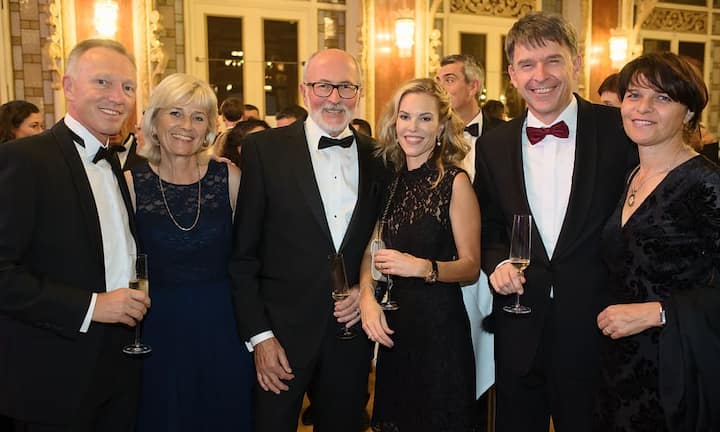 Bruno Länzlinger, Die Mobiliar;
Anita Länzlinger;
Willy Michel, Techpharma Management AG;
Katja Michel, Gattin von Willy;
Thomas Trachsler, Die Mobiliar;
Angela Hinni