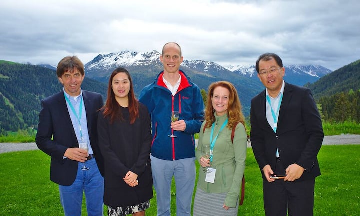 Auf dem Zauberberg:
Ton van der Laan, Chairman of the Supervisory Board, UTZ;
Michelle Cheong, Autorin, Eastern Trade Media;
Daan de Vries, Innovatin & Technology Director, UTZ;
Marleen New, Senior Director of Global Partnerships, Heifer International;
Kenneth Tan, Eastern Holdings Limited