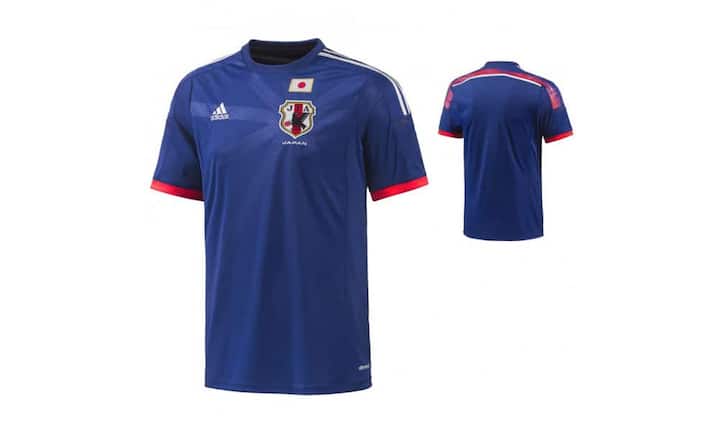 Top: Das blau-rote Trikot der Japaner ist aus dem Hause Adidas.