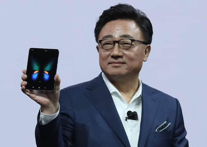 SAN FRANCISCO, CALIFORNIA - FEBRUARY 20: Samsung's Mobile Division President and CEO DJ Koh holds the new Samsung Galaxy Fold smartphone during the Samsung Unpacked event on February 20, 2019 in San Francisco, California. Samsung announced a new foldable smartphone, the Samsung Galaxy Fold, as well as a new Galaxy S10 and Galaxy Buds earphones. (Photo by Justin Sullivan/Getty Images)