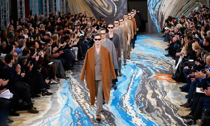 Louis Vuitton Fashion House: Männliche Models stellen die neueste Mode für den Herbst und Winter des Designers Kim Jones vor. Keystone
