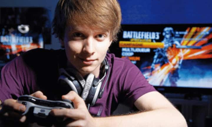 Abonnenten: knapp 1.7 MillionenDiabl0x9/Schweiz/Game-KommentatorEinnahmen: 1’800  28’900 Dollarhttps://www.youtube.com/user/Diabl0x9