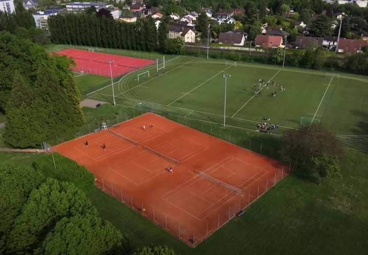 Die Jugendlichen müssen einmal pro Tag Sport machen.