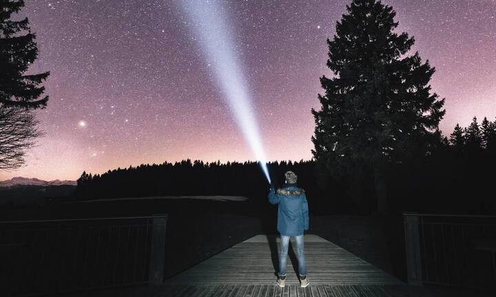 TaschenlampeKlein und handlich macht sich das Smartphone auch als Taschenlampenersatz hervorragend. Der Vorteil: immer und überall griffbereit.