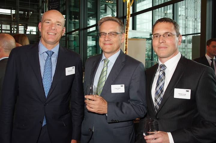 Barend Fruithof, Credit Suisse AG; Franz Fischer, Leiter Portfoliomanagement, SUVA; Florian Lang, Director Large Swiss Corporates, Credit Suisse AG