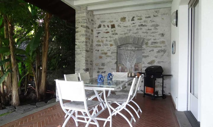 Die Liegenschaft wurde im Jahr 1900 erbaut seit damals laufend renoviert und befindet sich in gutem Zustand.