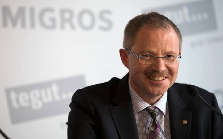 Joerg Blunschi, Geschaeftsleiter der Genossenschaft Migros Zuerich, bei der Medienkonferenz der Genossenschaft Migros Zuerich, wo die Uebernahme des Handelsgeschaefts der tegut kommuniziert wurde, am Donnerstag, 11. Oktober 2012, im Renaissance Hotel in Zuerich. (KEYSTONE/Patrick B. Kraemer)