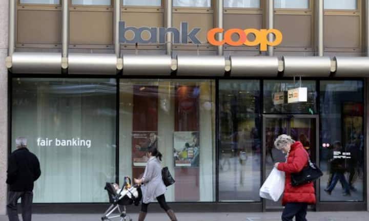 Bank Coop**
Zinsen: 55 Franken
Spesen: 55 Franken
Total: 0 Franken
**Im ersten Jahr gilt ein Zins von 0.25 Prozent beim Sparkonto Plus. Dieser wurde berücksichtigt. Ab dem zweiten Jahr gilt ein Zins von 0.4 Prozent.