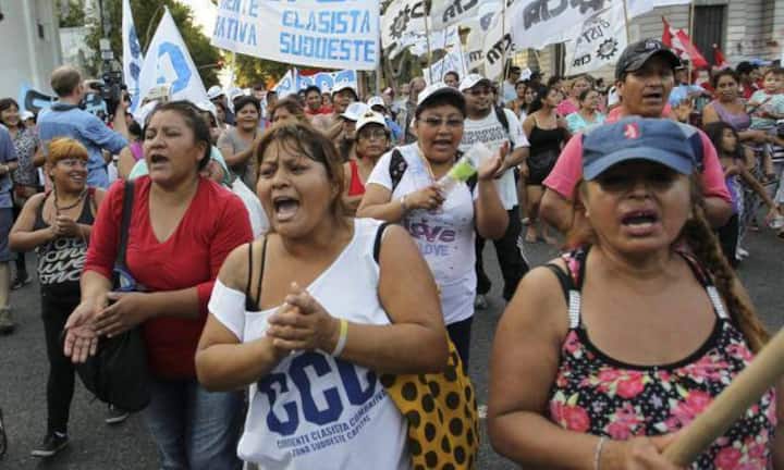 ... Argentinien ist vom Staatsbankrott bedroht. Doch zu schaffen macht den einfachen Leuten vor allem die Inflation...