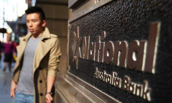 Nick Parsons, Research-Chef der National Australia Bank in Sydney sagte zur Aufhebung des Mindestkurses: «Es ist ziemlich sicher eine der schlechtesten Entscheidungen die von einer Notenbank je getroffen wurde».