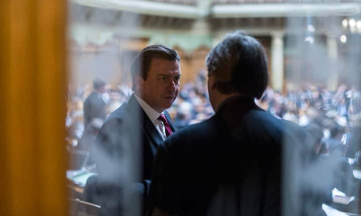 Die hohe Zustimmung hat Panik im Nein-Lager geschürt. Das reicht nicht mehr. Jetzt brauchen die Gegner Schützenhilfe von links und von rechts: Es treten nun auch die Gewerkschaften in den Vordergrund, etwa mit Corrado Pardini.