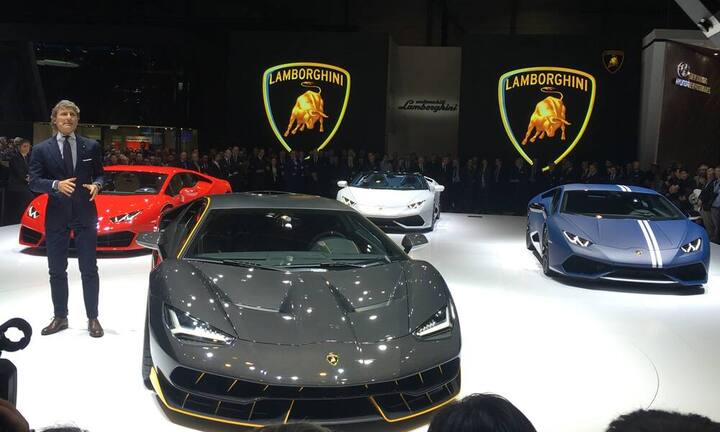 Auch sonst gibt es viel der gewohnten sportlichen Eleganz von Lamborghini zu sehen. Auf der Messe auch präsentiert wird der Lamborghini Cenenario - ein streng limitiertes Sondermodell.