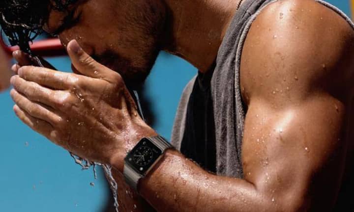 Kernig: Die Apple Watch setzt auf klassisches Uhrendesign, mit pragmatischem Display und Armbändern aus Edelstahl.