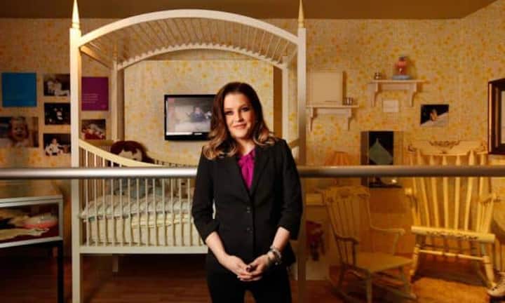 Graceland gehört mittlerweile Elvis' Tochter Lisa Marie. Mit den Einnahmen aus der Pilgerstätte und Lizenzgeschäften verdient sie Millionen. Sie ist zu 15 Prozent an der Firma Elvis Presley Enterprises beteiligt, die das Elvis-Imperium verwaltet. 2005 verkaufte Lisa Marie die restlichen Anteile an das Medienunternehmen CKX, das der Private-Equity-Gesellschaft Apollo gehört.