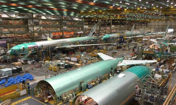 Den Typ 777 von Boeing gibt es seit rund 20 Jahren, das ER-Programm existiert seit etwa 10 Jahren. 46 Tage Arbeit stecken in einem solchen Flugzeug.