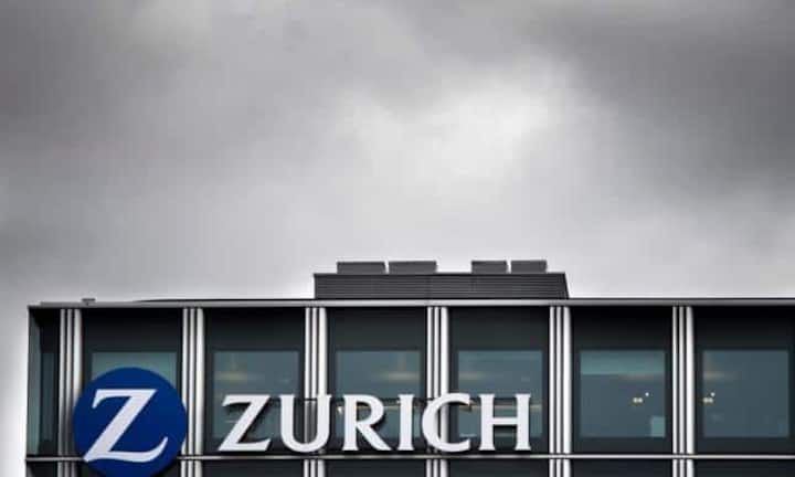 Versicherer Zurich bietet 20 Wochen Mutterschutz, die frischgebackenen Papas dürfen fünf Tage beim Nachwuchs bleiben. Mütter können anschliessend auf ihre alte Stelle zurückkehren, Veränderungen der Position oder Teilzeit werden im Einzelfall verhandelt. Zurich unterstützt Eltern einkommensabhängig bei den Krippenkosten und reserviert Betreuungsplätze in Firmennähe. Teilzeit arbeiten bei Zurich Schweiz knapp 17 Prozent der Frauen, bei den Männern sind es fast 5 Prozent.