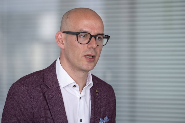 Pascal Grieder, CEO of Salt, presents the 2018 year results of Salt Mobile, at the mobile network operator's headquarters in Renens, Canton of Vaud, Switzerland, on March 13, 2019. (KEYSTONE/Adrien Perritaz)