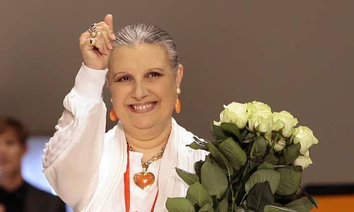 Laura Biagiotti ist im Alter von nur 73 Jahren nach einem Herzstillstand gestorben. Ihr Name steht für lässige Kreationen aus edlen Materialien. Dabei war Weiss ihre Farbe und Kaschmir ihr Material.