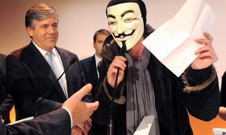... ein Occupy-Aktivist, der Ackermann 2011 bei einer Rede in Hamburg unterbrach und das Mikrofon übernahm. Der Chef der Deutschen Bank sorgte ausserdem für Kritik, als er ...