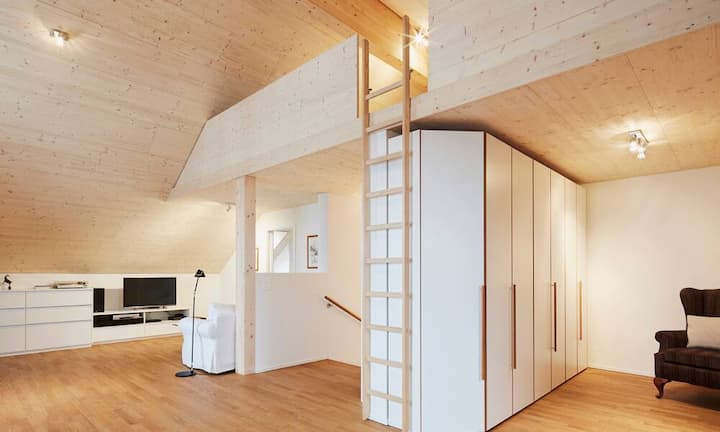 Highlight: Das grosse Atelier mit eingezogenem Dachboden.