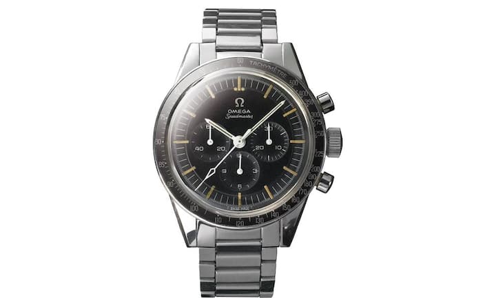 1963 - Third GenerationDie Raumfahrt wird in diesem Jahrzehnt zum Megathema. Die NASA beschafft sich Uhren verschiedener Marken und lässt  sie härteste Tests durchlaufen. Nur die Omega Speedmaster, 1963 eingeführt, überlebt die Tortur und erhält 1965 das Gütesiegel «Flight-qualified by NASA for all manned space missions».