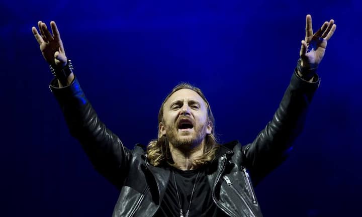 Rang 2: David Guetta (46) mit 30 Millionen Dollar.
Der Franzose erkämpfte sich seinen Aufstieg und tourte in den vergangenen zwölf Monaten mit Rihanna. Zudem schreibt er Lieder für Stars wie Britney Spears und Lady Gaga.