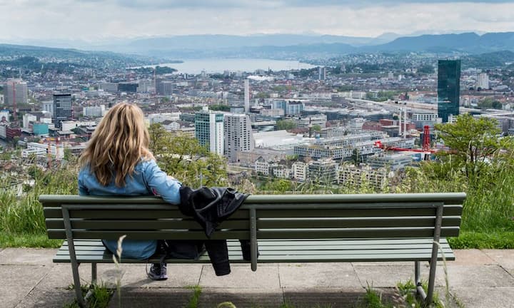 Wie geht es weiter im Schweizer Detailhandel? Als langfristiges Ziel gibt Aldi-Landeschef Timo Schuster 300 Verkaufsstellen an. Allein die Stadt Zürich habe Potenzial für rund 20 Filialen, und entlang des Zürichsees wäre in praktisch jedem Ort eine Filiale denkbar.Bilder: Keystone/PR