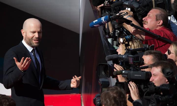 ...Filmregisseur Marc Forster. Am Institut Montana werden 300 Schüler aus 42 verschiedenen Ländern unterrichtet. 40 Prozent von ihnen stammen aus der Schweiz. Die Kosten betragen 60'000 Franken pro Jahr.