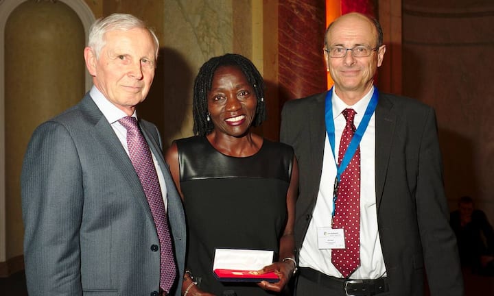 Hans-Dieter Cleven, Unternehmer;
Auma Obama, Rednerin, Gründerin Sauti Kuu Foundation;
Urs Graf, Gemeindepräsident, Interlaken