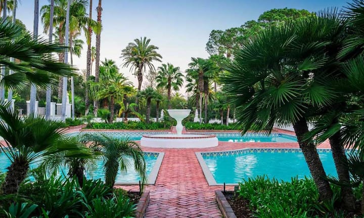 Ein weiteres Highlight ist der zehn Hektar grosse botanische Garten, der die Villa umgibt.