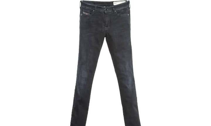 Cool: Diesel (Frau)Das Modell Doris 0835V ist figurbetont und trotzdem der richtige Begleiter für einen langen Arbeitstag. Dank dem Strechanteil ist diese Hose besonders anschmiegsam. Auch in schwarz erhältlich. Preis 229 Franken