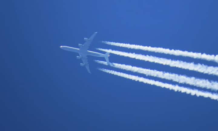 BILANZ wertete in den letzten Monaten 90 Flüge aus - nach Qualität der Flughafen-Lounges, Sitzkomfort Business Class und Economy/Premium Economy, Unterhaltungssystem, Bordservice, Verpflegung Business Class und Economy, Durchschnittsalter und -zustand der
Flotte und Customer Service. Zusätzlich wurden Schweizer Vielflieger befragt und internationale Ratings beachtet. Das Resultat 2013 birgt einige Überraschungen. Eine Airline ist umso besser, je tiefer ihre Note ist.