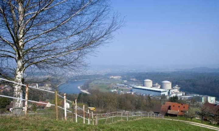 Beznau II (1971)
Status: Produziert
Leistung (MWnetto): 365
Normalproduktion (TWh/J): 3,0
Produktion 2015 (TWh): 2,0