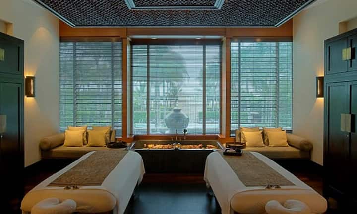 Das Setai Hotel bietet eine große Auswahl an Wellness-Anwendungen im asiatischen Stil. Hier eine Spa-Suite.