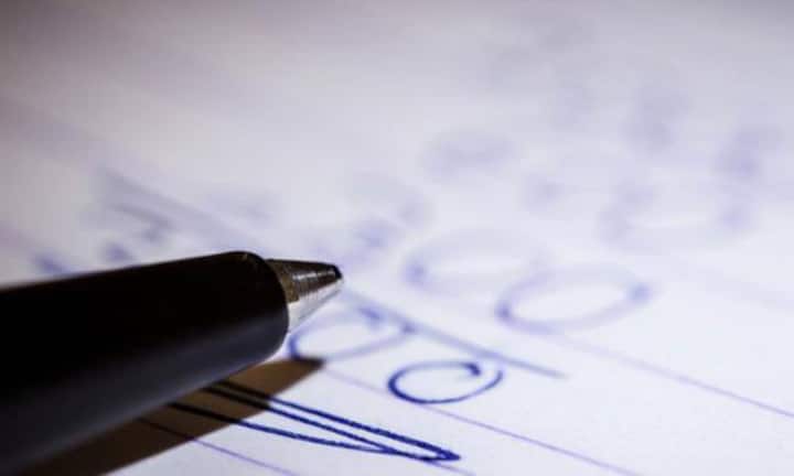 Tipp 4: Die Arbeitnehmerin sollte den Mut haben, das Thema Lohn in Verhandlungen zu thematisieren. Wichtig ist das vor allem beim Einstiegsgehalt, oder bei grossen Veränderungen der Position.