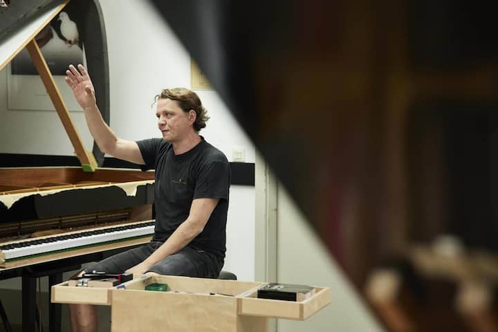 Marco Egeler kitzelt beim Fertigintonieren die letzten fünf Prozent aus dem Instrument heraus – den Klangcharakter.