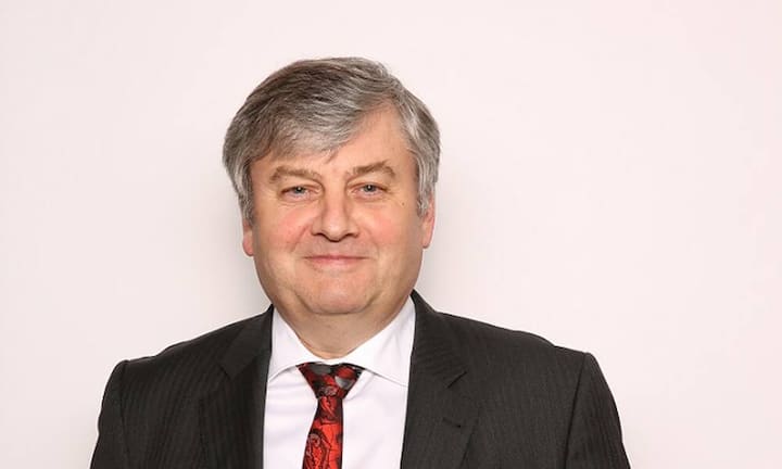 Auch Victor Peignet (Bild, PR) ist ein Rückversicherungskonkurrent. Der Franzose ist CEO vom französischen Konzern Scor. Bei PartnerRe heisst Mumenthalers Gegenpart Emmanuel Clarke.Bilder: Keystone