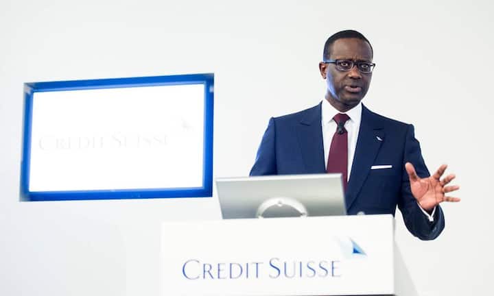 Zwei Kapitalerhöhungen sollen den finanziellen Spielraum für die Umsetzung der Ziele und die Stärkung des harten Kernkapitals ermöglichen. Die Ausgabe neuer Namenaktien an einige qualifizierte Investoren soll rund 1,35 Milliarden einbringen. Die zweite Erhöhung soll via Bezugsrechtsemission für bestehende Aktionäre erfolgen und etwa 4,7 Milliarden lösen.  Bilder: Keystone