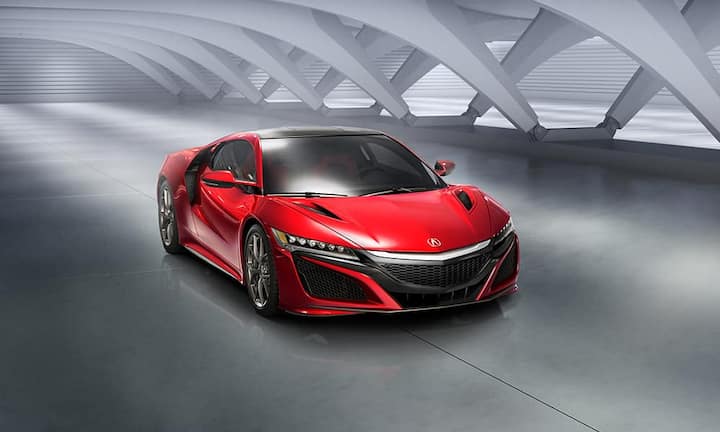 Als Acura NSX stand er bereits in Detroit. Jetzt kommt er unter dem Honda-Label nach Europa. Technisch bleibt wohl alles gleich: Hinter dem Fahrer sitzt knapp über dem Asphalt der neue DOHC-V6-Motor. Komplettiert wird der Antrieb durch ein Neun-Gang-Doppelkupplungstriebe und drei Elektromotoren. Bleibt zu hoffen, dass Honda in Genf die genauen Leistungsdaten des Mittelmotor-Sportlers verrät.Honda