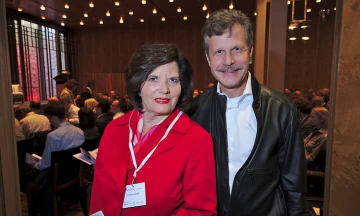 Margrit Knöpfel;
Niklaus Scheerer, Consultant